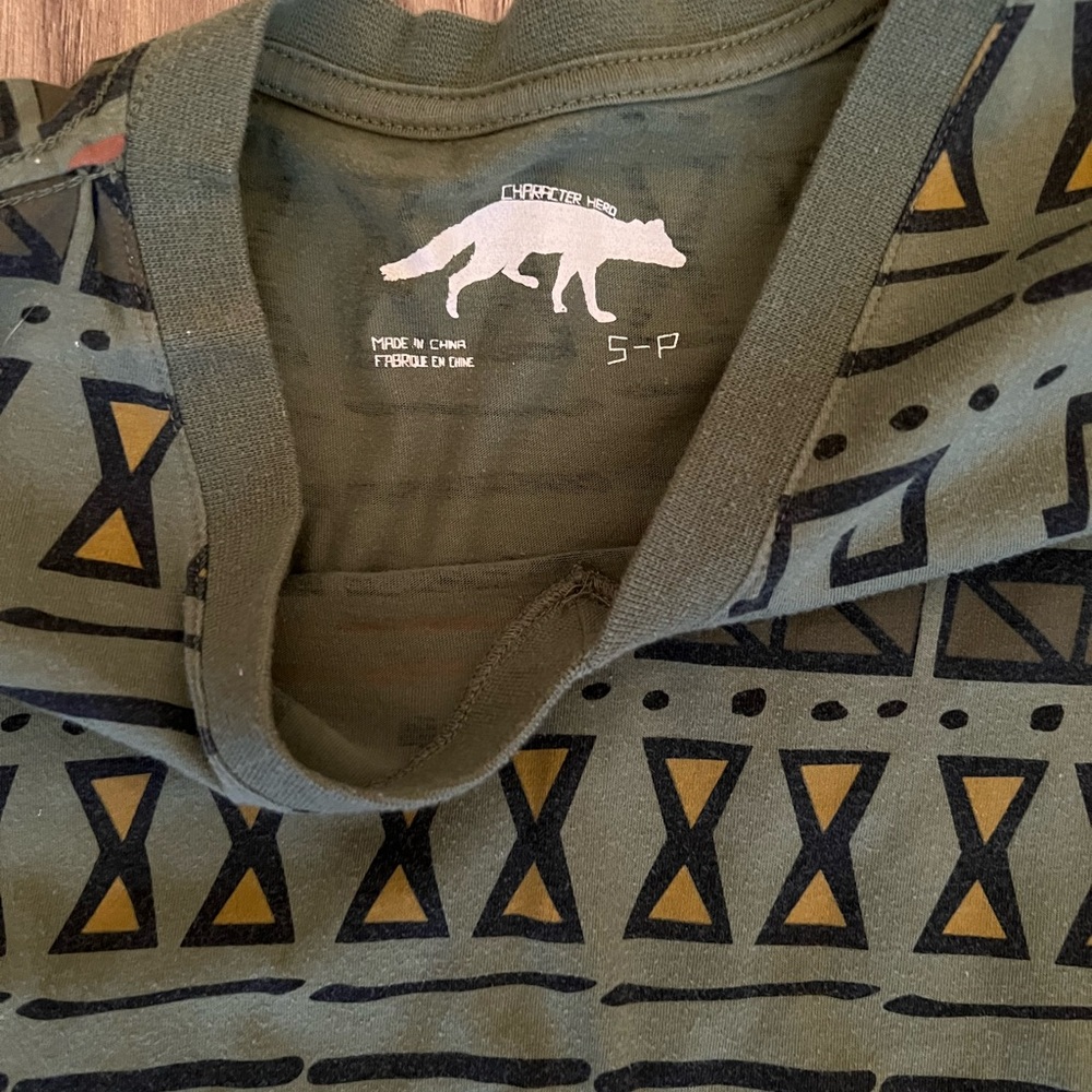 Stylish patterned t-shirt - Picture 2 of 3